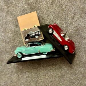 Vintage Car Model Set in Red and Teal